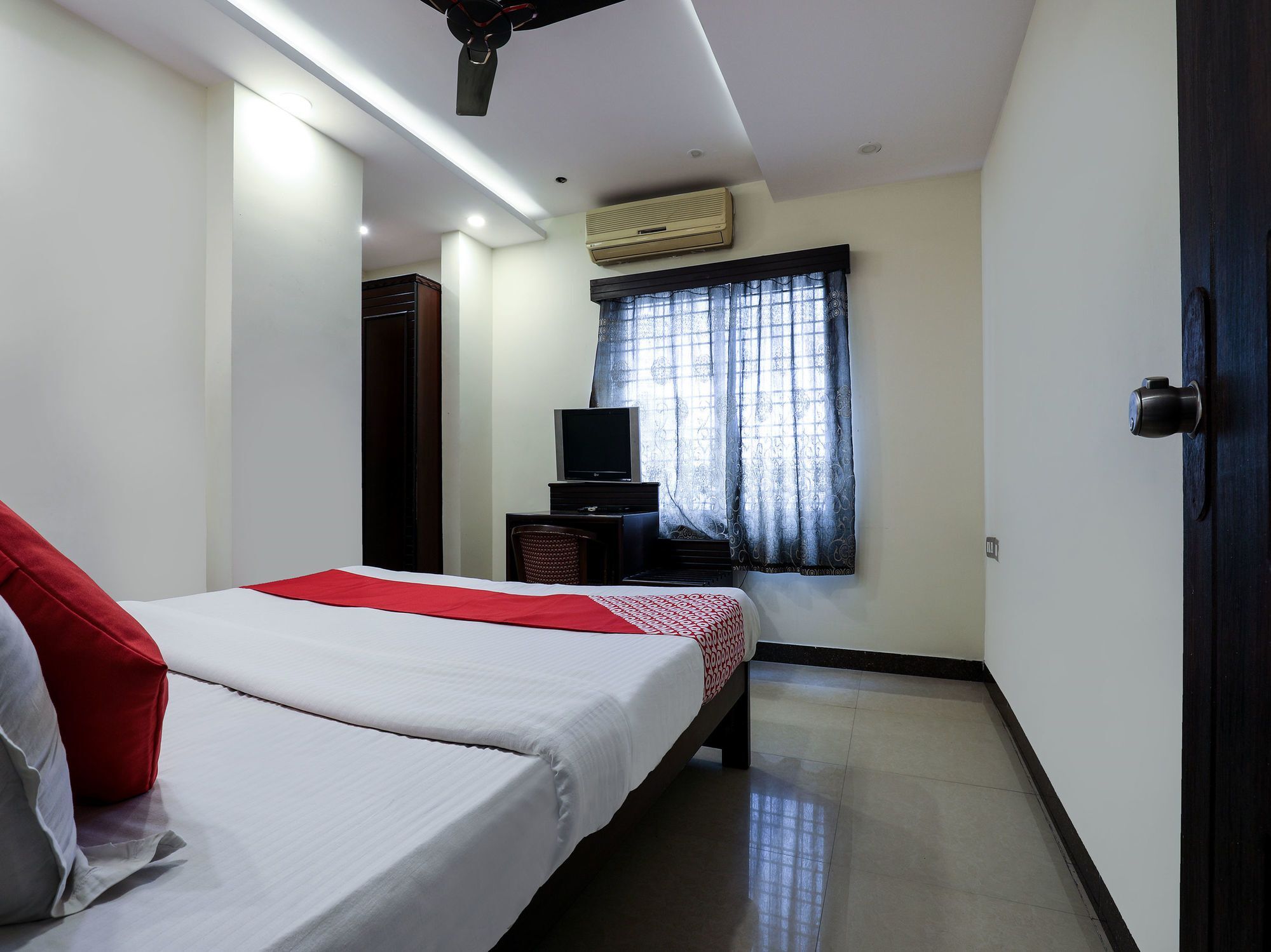Oyo 16539 Grand Sandarshini Inn Hyderabad Esterno foto